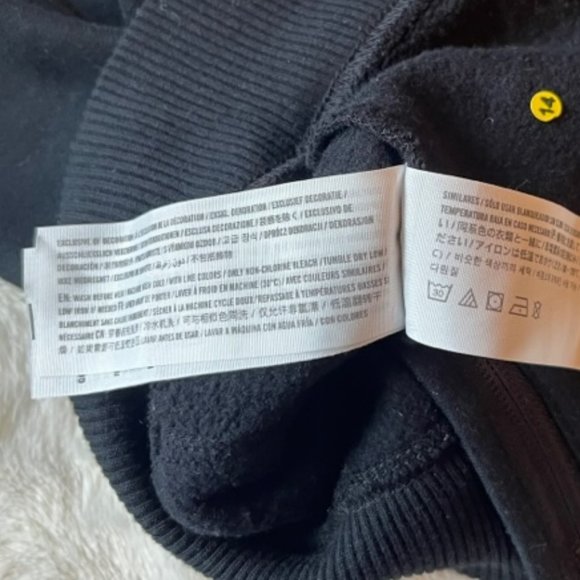 - Hollister Cropped Black Hoodie Full Zipper Front Pockets Size XS NWT - Picture 13 of 15